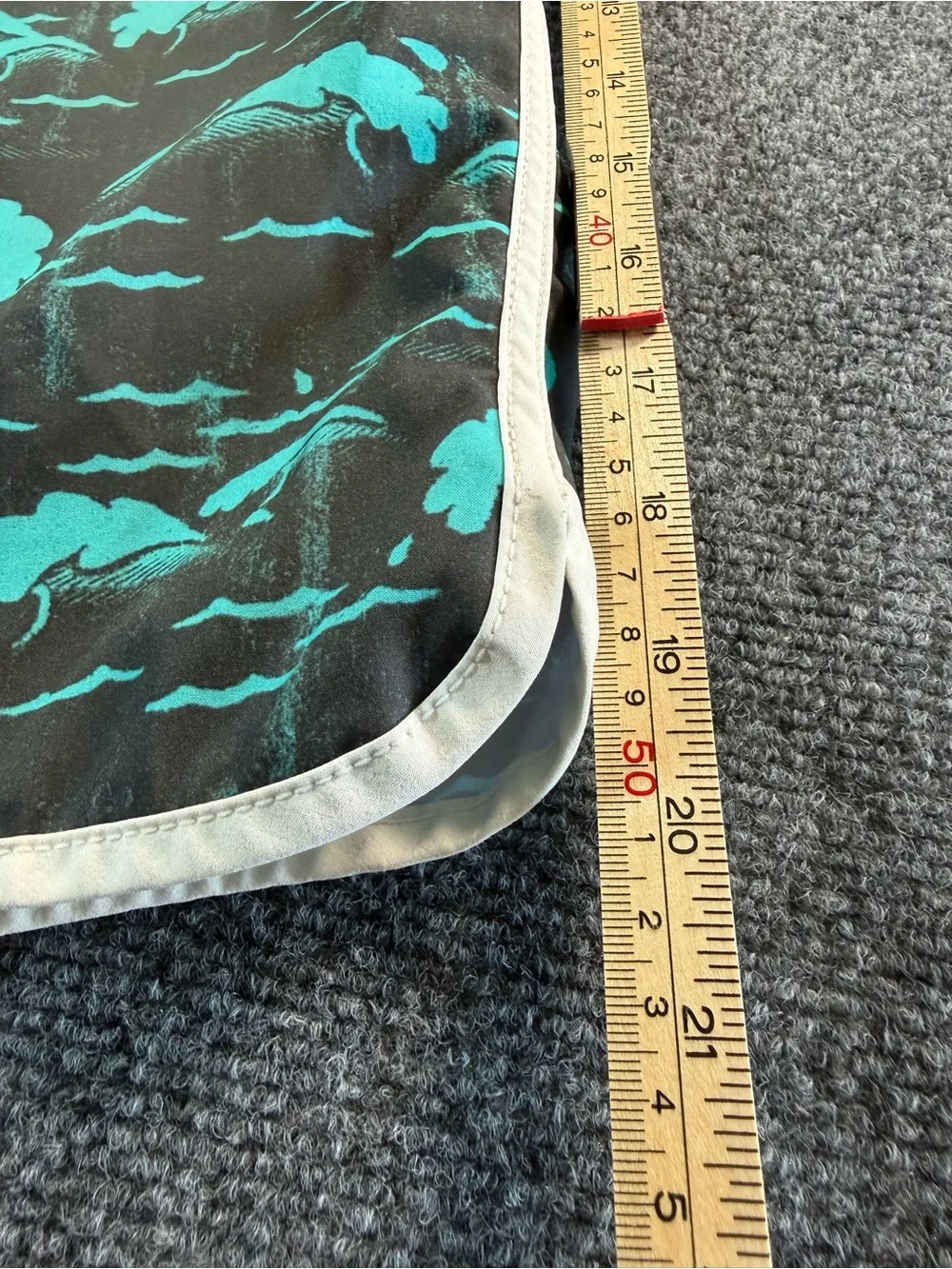 Hurley Swimsuit Board Shorts Mens size 34 9' inseam Tsunami Waves